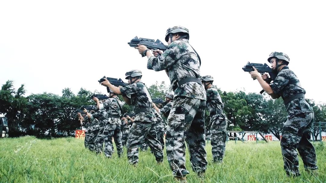 國防軍事圖片，展現(xiàn)力量與榮耀的舞臺(tái)，國防軍事圖片，力量與榮耀的展現(xiàn)