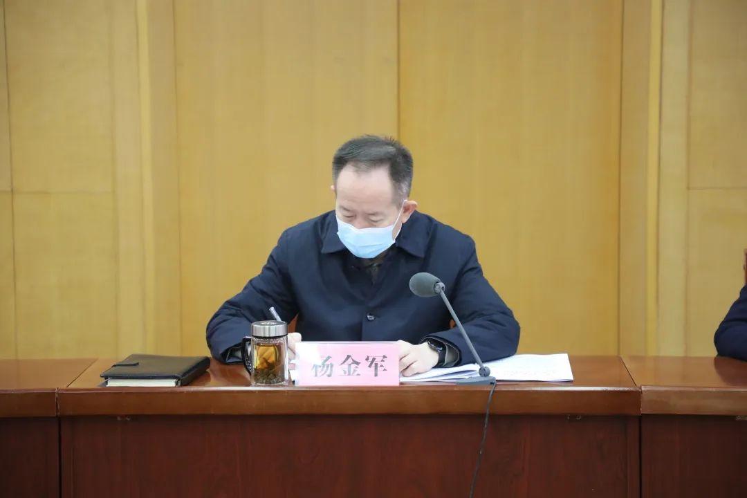 中央軍事委員會(huì)實(shí)行的負(fù)責(zé)制，深度解析與探討，中央軍事委員會(huì)負(fù)責(zé)制，深度解析與探討
