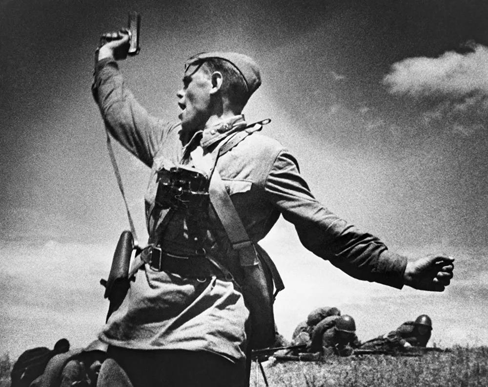 震撼全球！中國(guó)方隊(duì)在俄羅斯閱兵中演唱喀秋莎視頻引發(fā)關(guān)注熱潮，中國(guó)方隊(duì)在俄羅斯閱兵演唱喀秋莎，引發(fā)全球關(guān)注熱潮