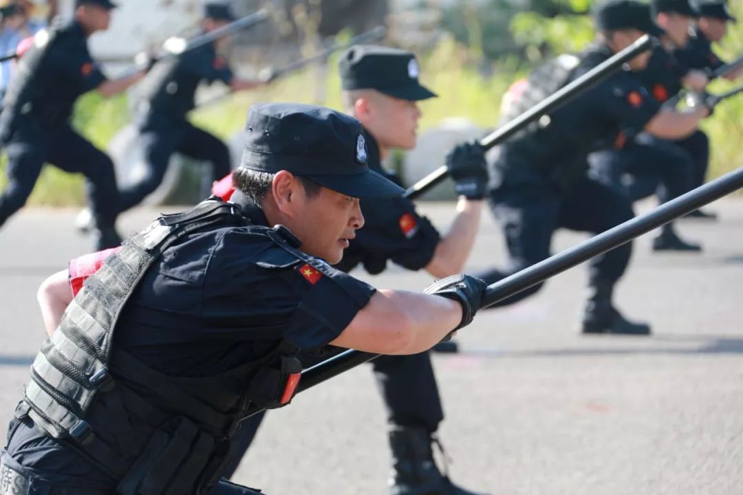 武警和特警誰出動(dòng)嚴(yán)重