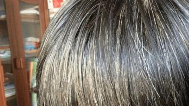 飛機(jī)打多了白頭發(fā)多怎么辦——探究原因與解決方案，飛機(jī)打多了導(dǎo)致白發(fā)增多，原因探究與解決方案