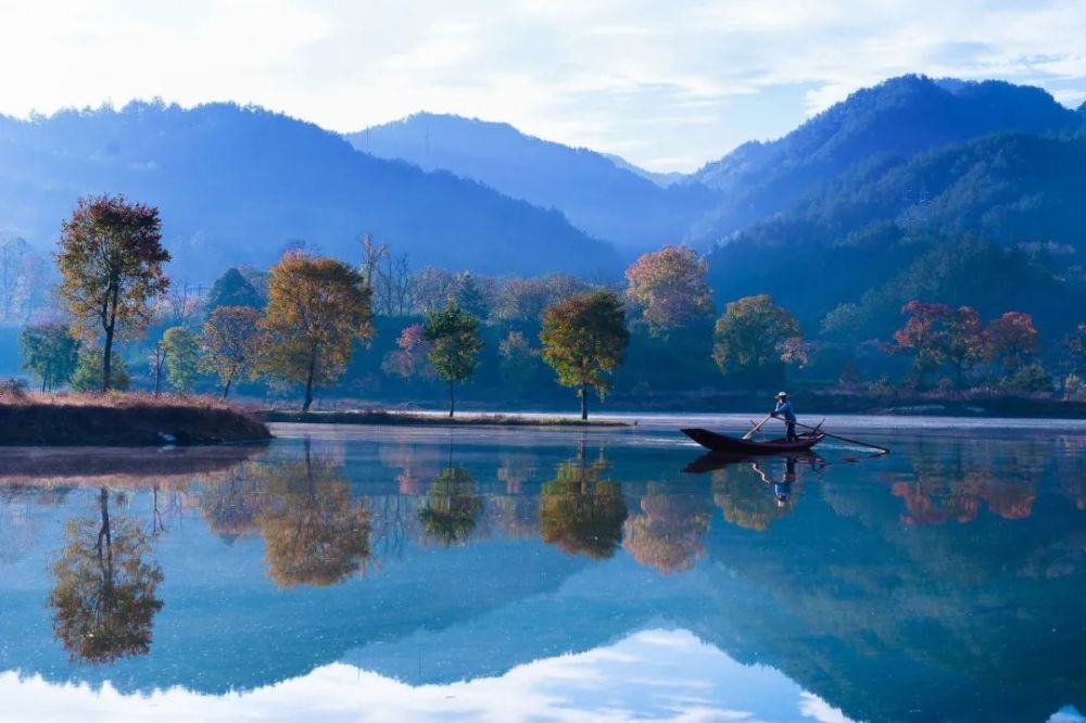 國內(nèi)秋季旅游勝地推薦，十一月去哪里旅游最佳？，十一月國內(nèi)秋季旅游勝地推薦，秋季旅游最佳去處指南