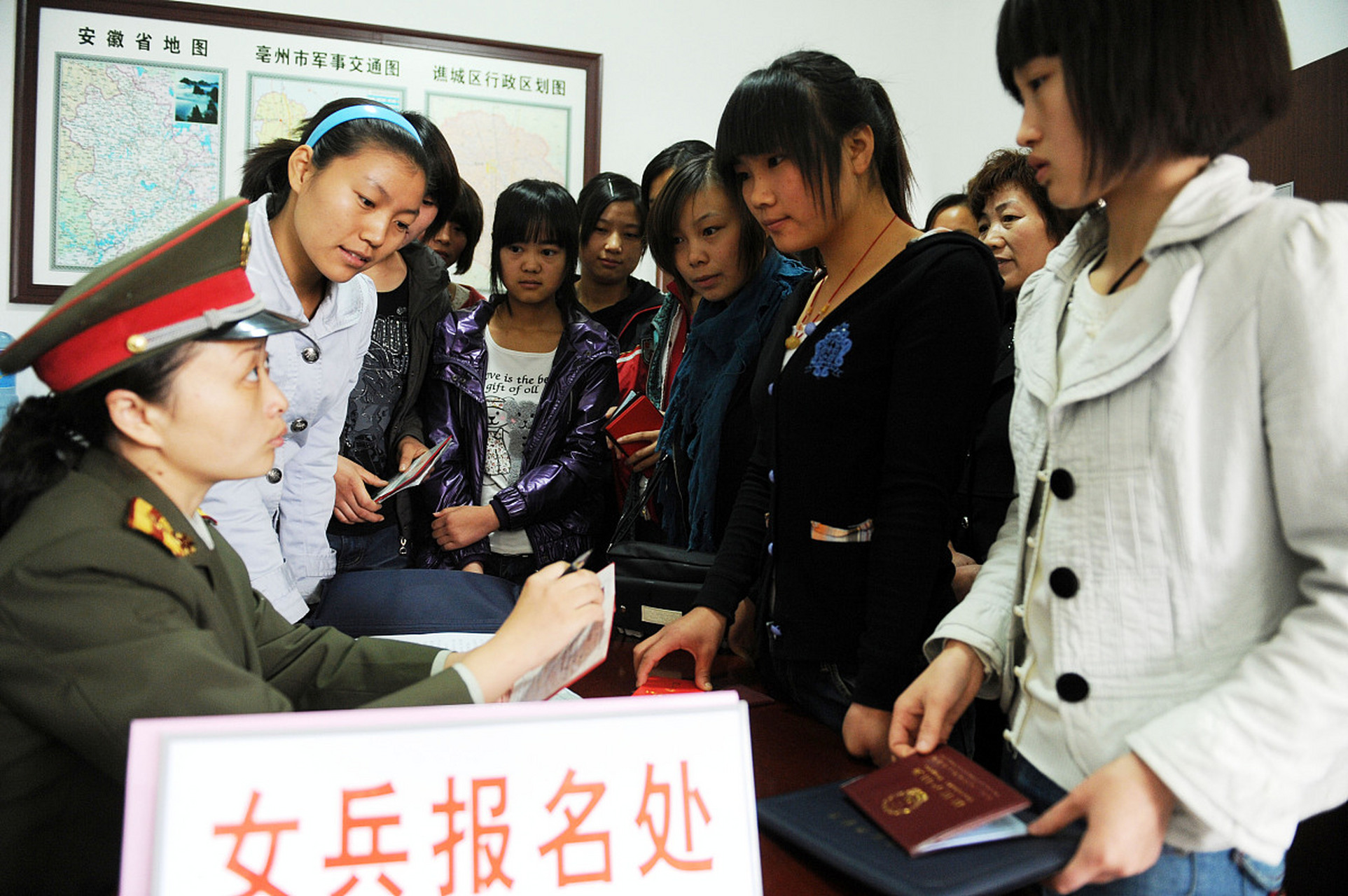 大學(xué)征兵女生去了干啥，深度解析征兵女生的角色與使命，深度解析，大學(xué)征兵女生的角色與使命，她們?cè)谲婈?duì)中的職責(zé)與擔(dān)當(dāng)