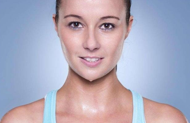 女性經(jīng)常大汗淋漓要警惕，原因、影響與應(yīng)對措施，女性經(jīng)常大汗淋漓需警惕，原因、影響及應(yīng)對策略