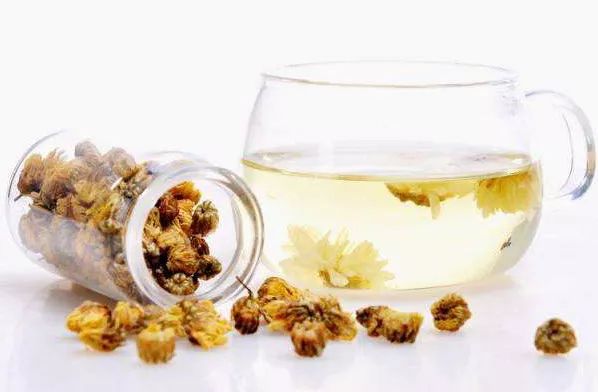 菊花泡水喝的功效，揭示其多重健康益處，菊花泡水喝的神奇功效，多重健康益處揭秘